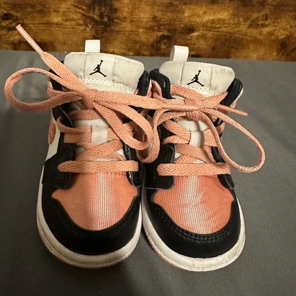 Nike Air Jordan 1 Mid Light Madder Root PinkToddler Girls Shoes - Picture 5 of 6